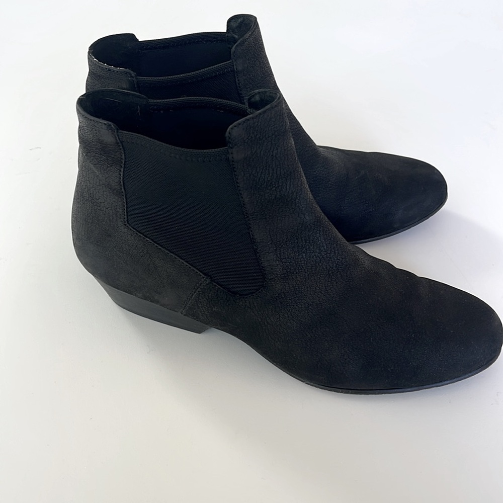 Eileen Fisher Knack Ankle Booties Boots in Black Nubuck Leather Pull On Size 8